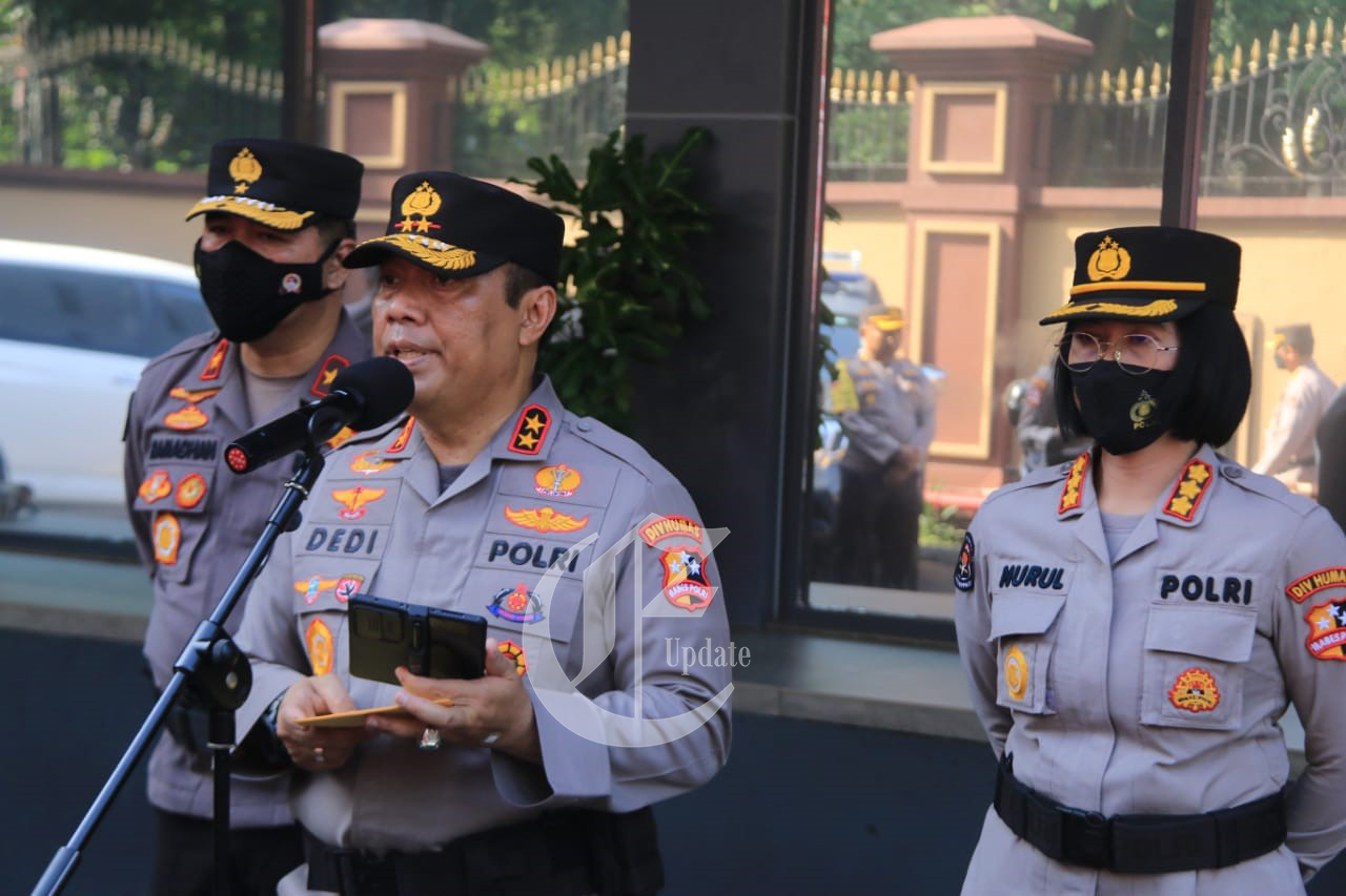 foto: Kepala Divisi Humas Polri Irjen Dedi Prasetyo saat memberikan keterangan
