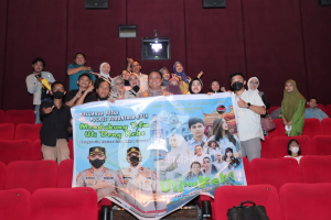 foto: Nobar film Uti Deng Keke bersama Kapolres Gorontalo Kota